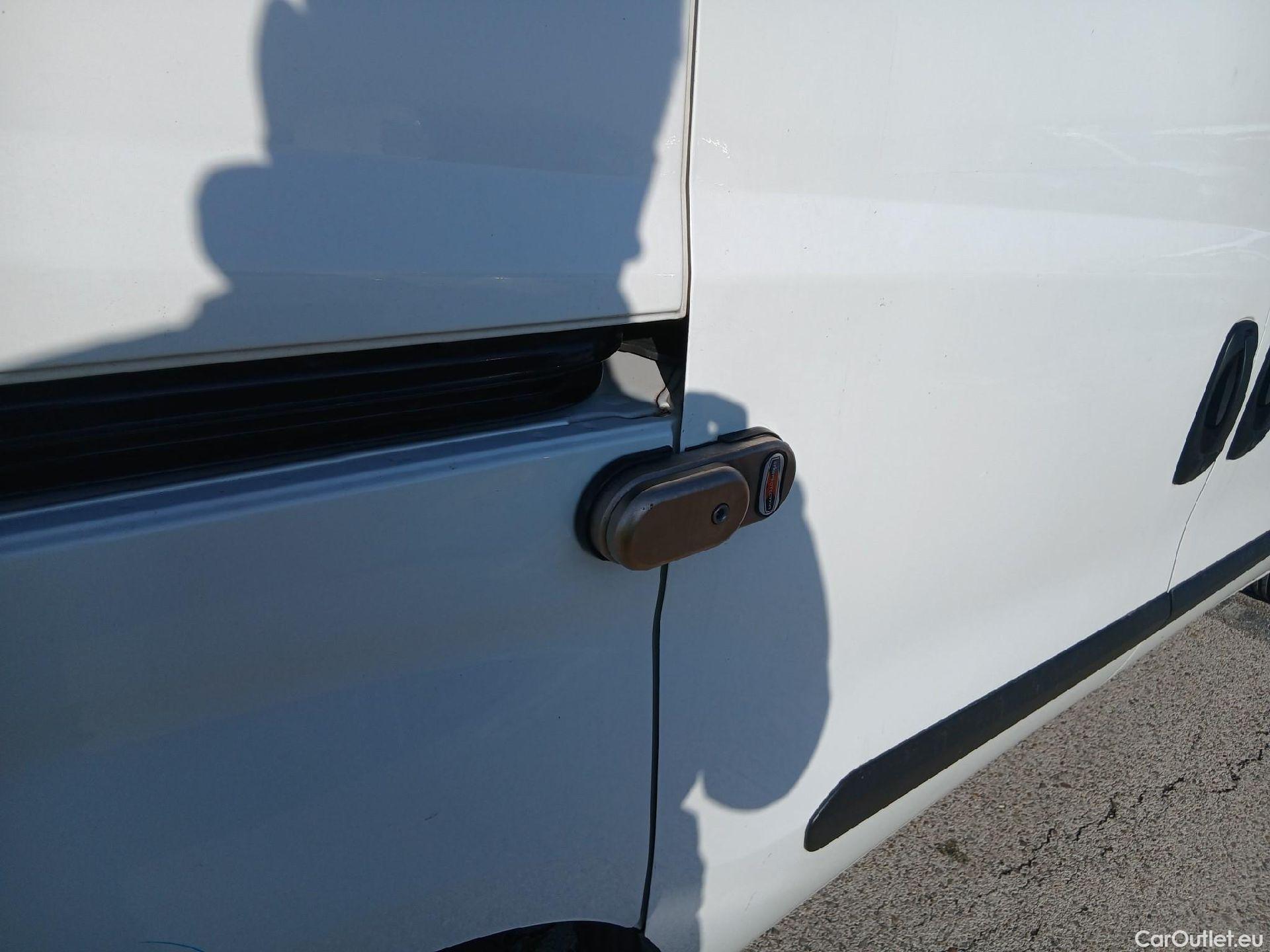  Fiat  Doblo FIAT Doblò Cargo/2015/4P/furgón derivado de turismo Cargo SX 1.6 Mjet 66kW (90CV) (AC) #22