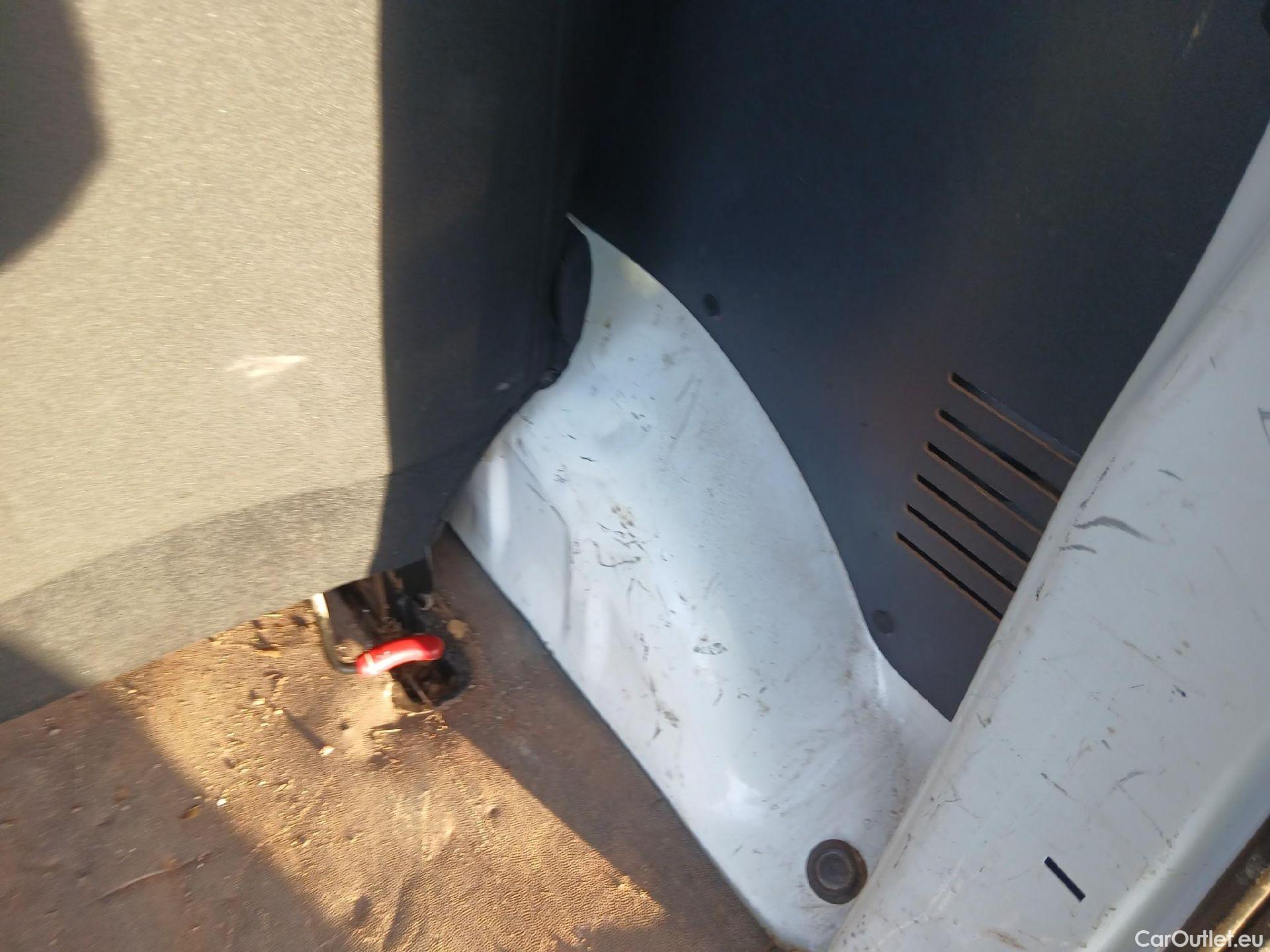  Peugeot  Expert PEUGEOT  / 2016 / 4P / combi Combi BlueHDi 145 S&S Standard #38