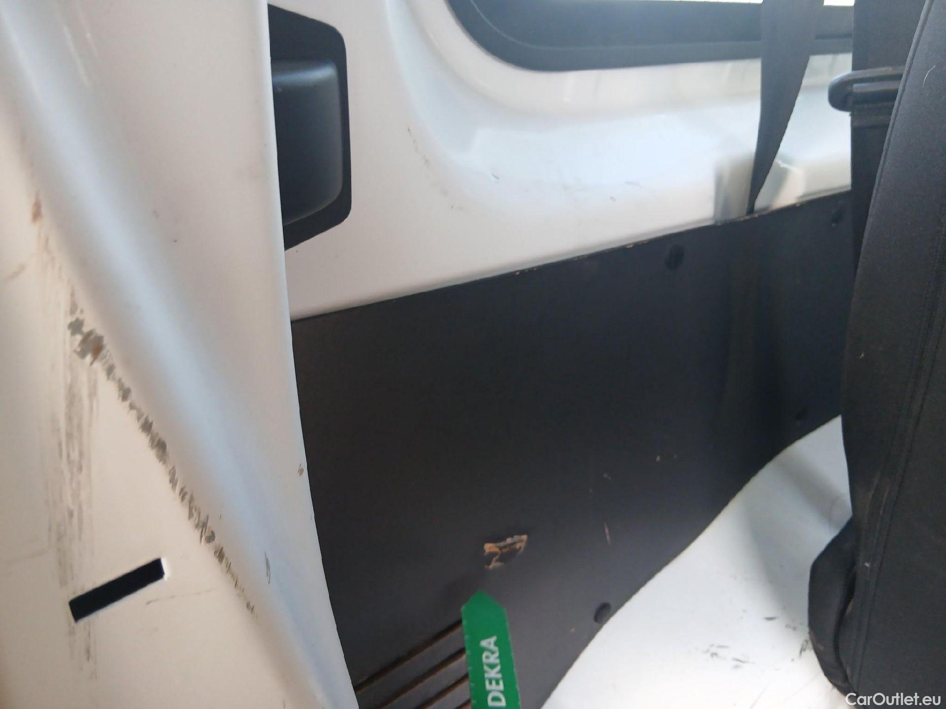  Peugeot  Expert PEUGEOT  / 2016 / 4P / combi Combi BlueHDi 145 S&S Standard #42