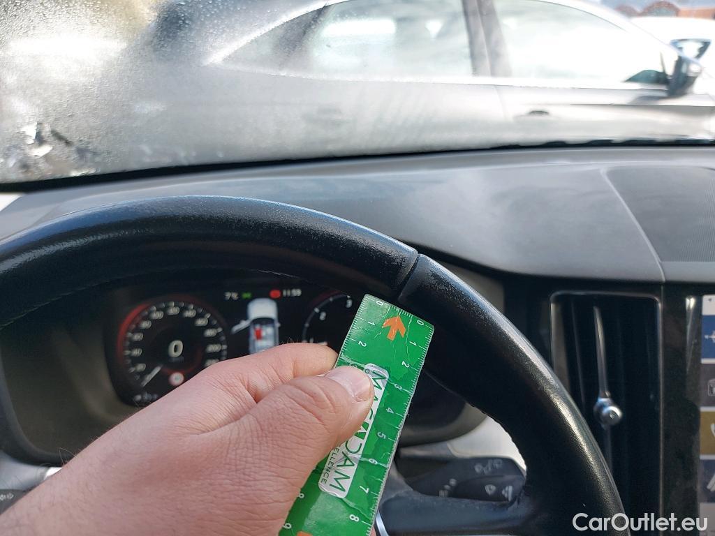  Volvo  XC60 VOLVO  / 2017 / 5P / todoterreno 2.0 D4 Business Plus Auto #31