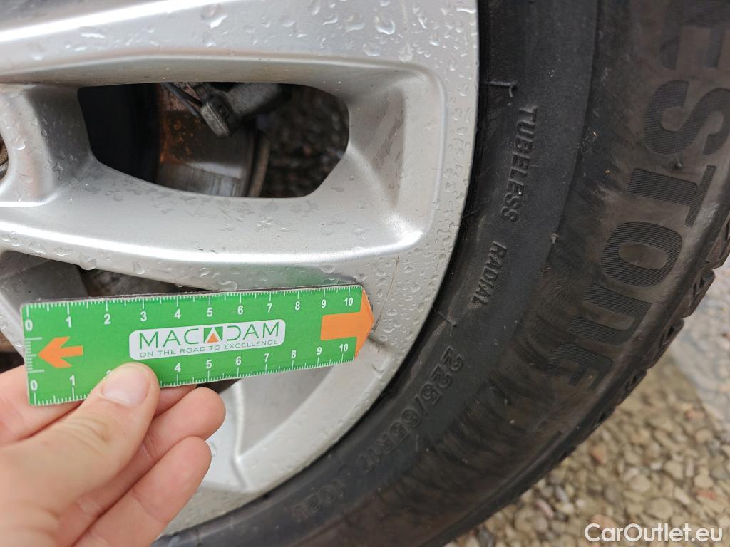  Ford  Kuga FORD  / 2019 / 5P / todoterreno Titanium 2.5 Duratec FHEV 140kW Auto #24