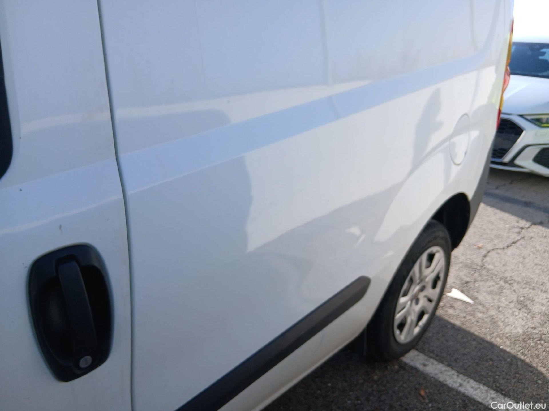  Fiat  Doblo FIAT Doblò Cargo/2015/4P/furgón derivado de turismo Cargo SX 1.6 Mjet 66kW (90CV) (AC) #8