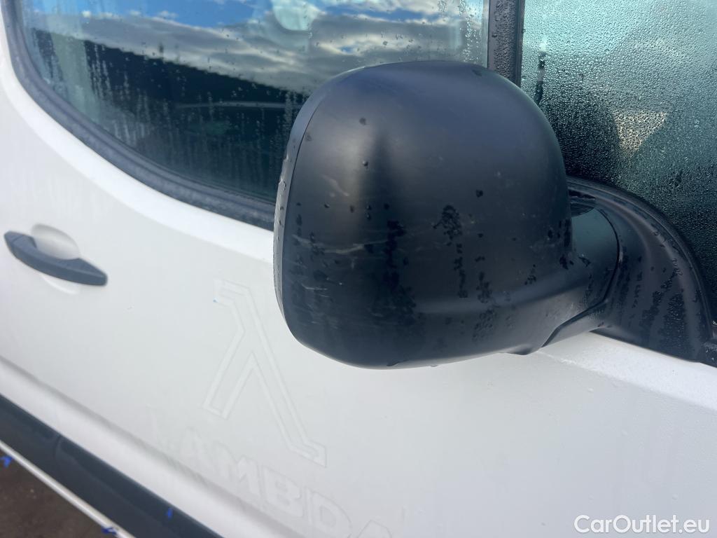  Citroen  Berlingo CITROEN  / 2018 / 4P / combi Talla M BlueHDi 100 S&S LIVE (AC) #65