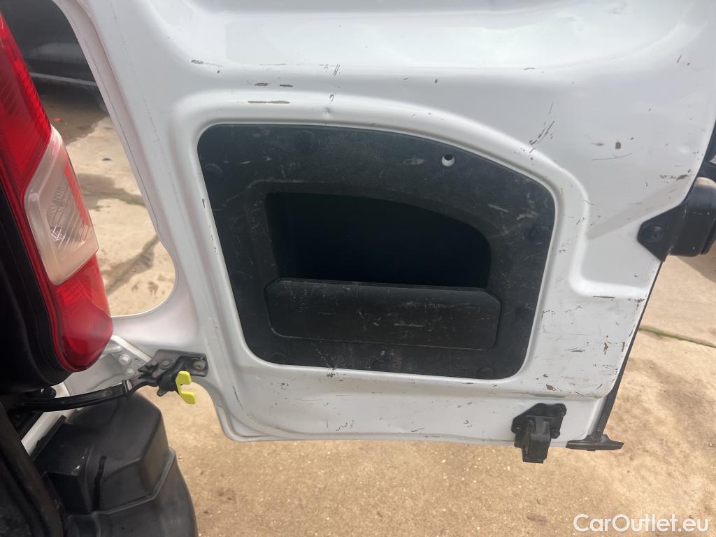  Citroen  Berlingo CITROEN  / 2018 / 4P / combi Talla M BlueHDi 100 S&S LIVE (AC) #47