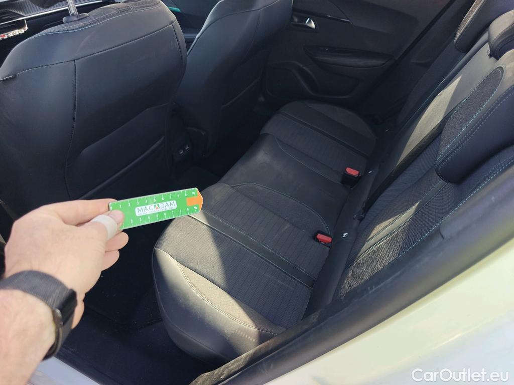  Peugeot  2008 PEUGEOT  / 2019 / 5P / todoterreno Allure BlueHDI 81kW (110CV) #7