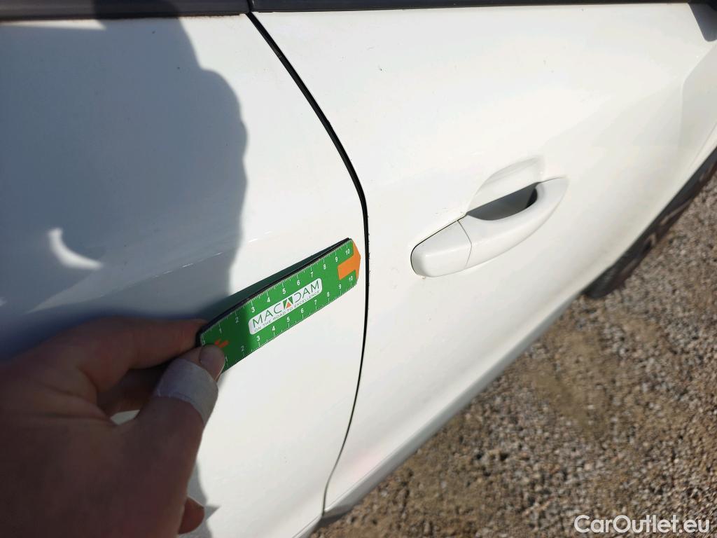  Peugeot  2008 PEUGEOT  / 2019 / 5P / todoterreno Allure BlueHDI 81kW (110CV) #38