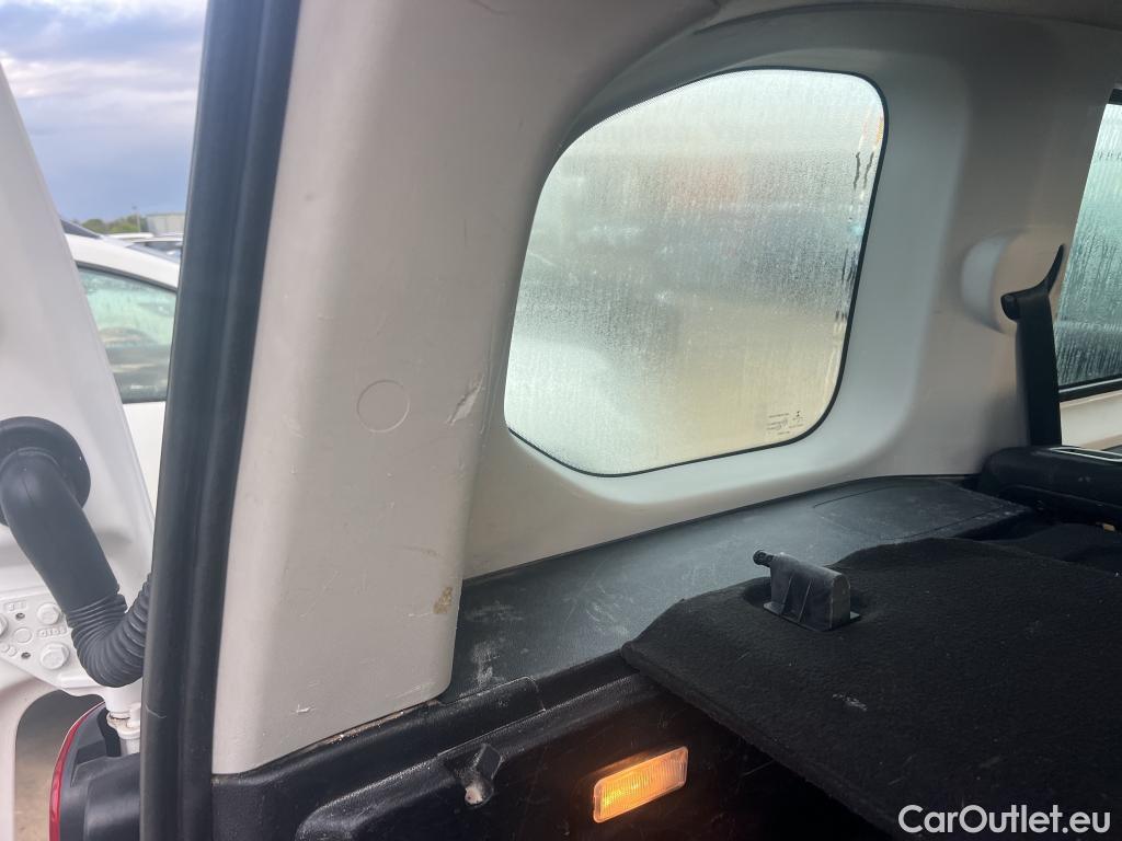  Citroen  Berlingo CITROEN  / 2018 / 4P / combi Talla M BlueHDi 100 S&S LIVE (AC) #26