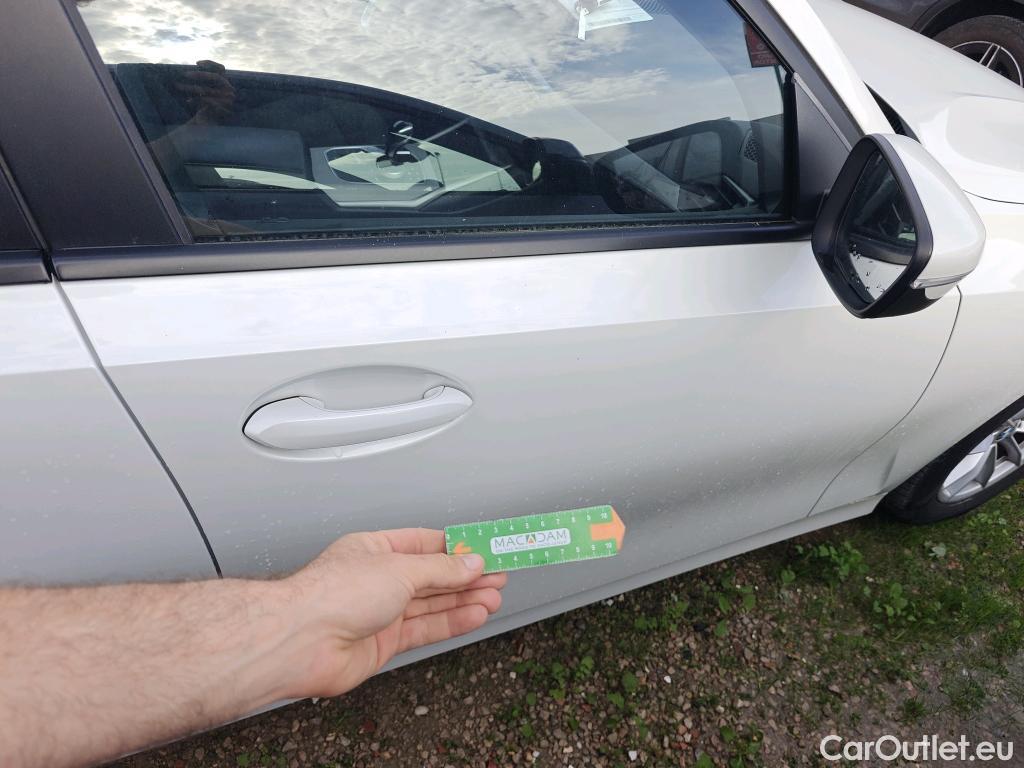  Bmw  Serie 3 BMW  / 2018 / 4P / sedán 318d Auto. #27