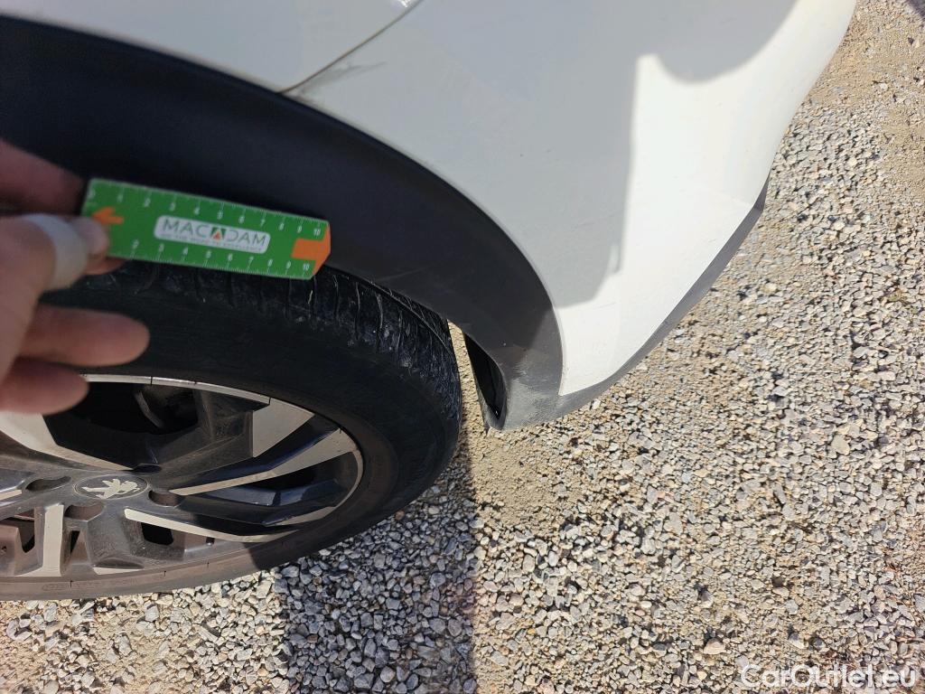  Peugeot  2008 PEUGEOT  / 2019 / 5P / todoterreno Allure BlueHDI 81kW (110CV) #30