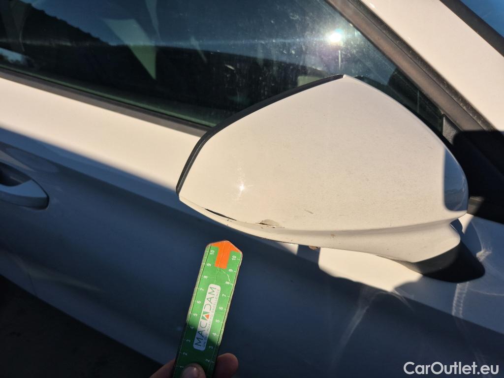  Land Rover  Discovery SEAT Nuevo León / 2020 / 5P / berlina con portón 2.0 TDI 85kW S&S Style Go (AC3) #24