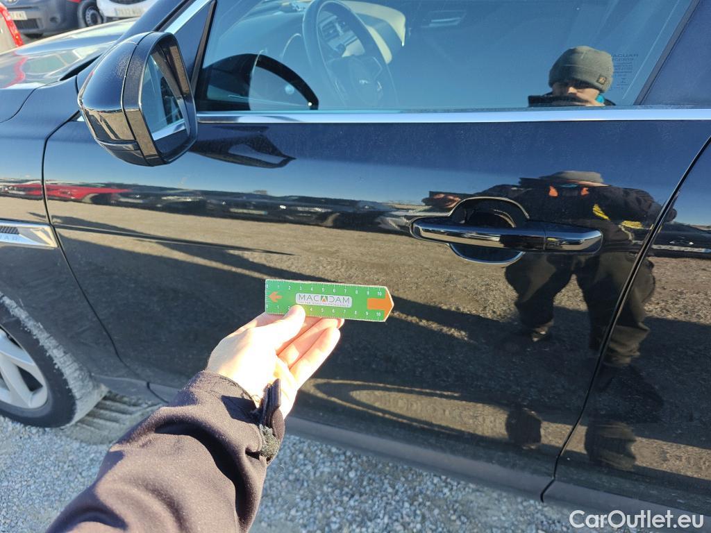  Jaguar  F-PACE JAGUAR  / 2015 / 5P / todoterreno 2.0L i4D 132kW Pure Auto #27