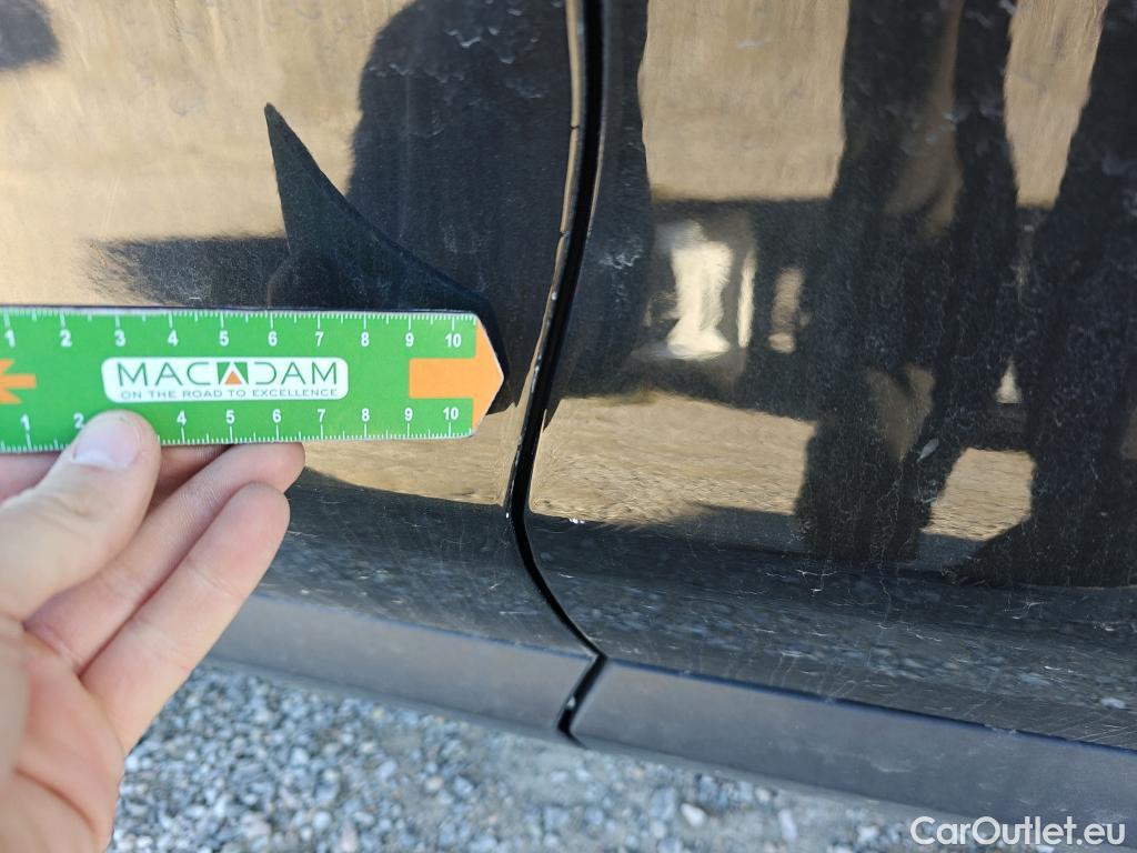  Jaguar  F-PACE JAGUAR  / 2015 / 5P / todoterreno 2.0L i4D 132kW Pure Auto #28