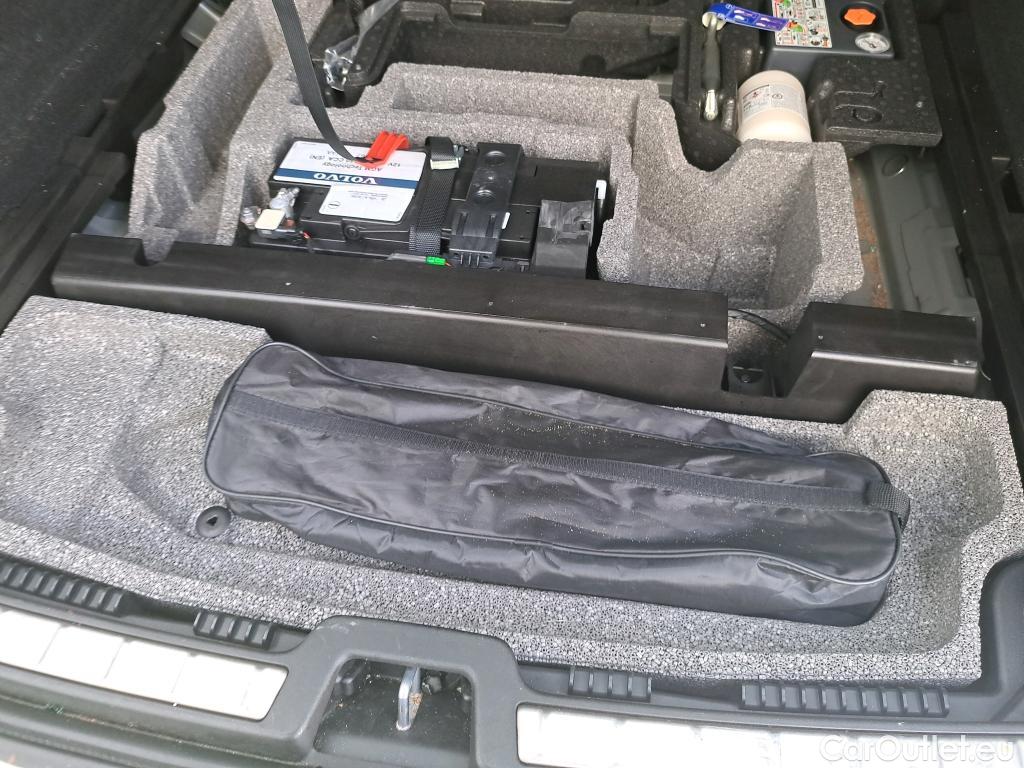  Volvo  XC60 VOLVO  / 2017 / 5P / todoterreno 2.0 T8 AWD Recharge Inscription Auto #3