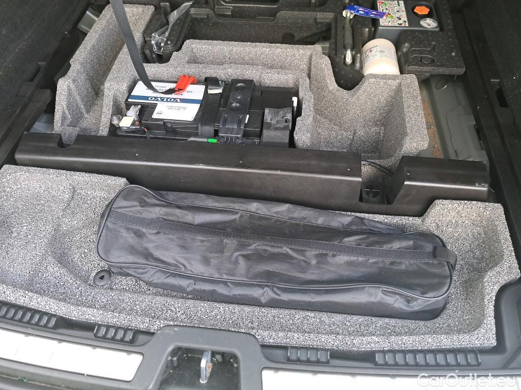  Volvo  XC60 VOLVO  / 2017 / 5P / todoterreno 2.0 T8 AWD Recharge Inscription Auto #4