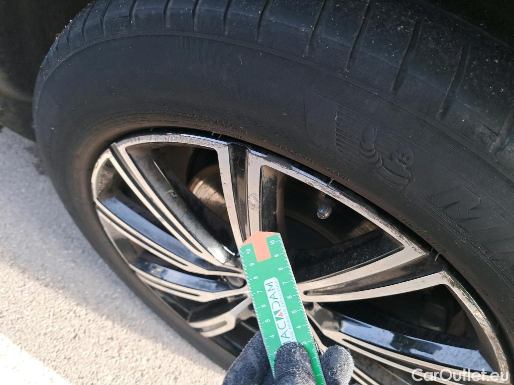  Volvo  XC60 VOLVO  / 2017 / 5P / todoterreno 2.0 T8 AWD Recharge Inscription Auto #18