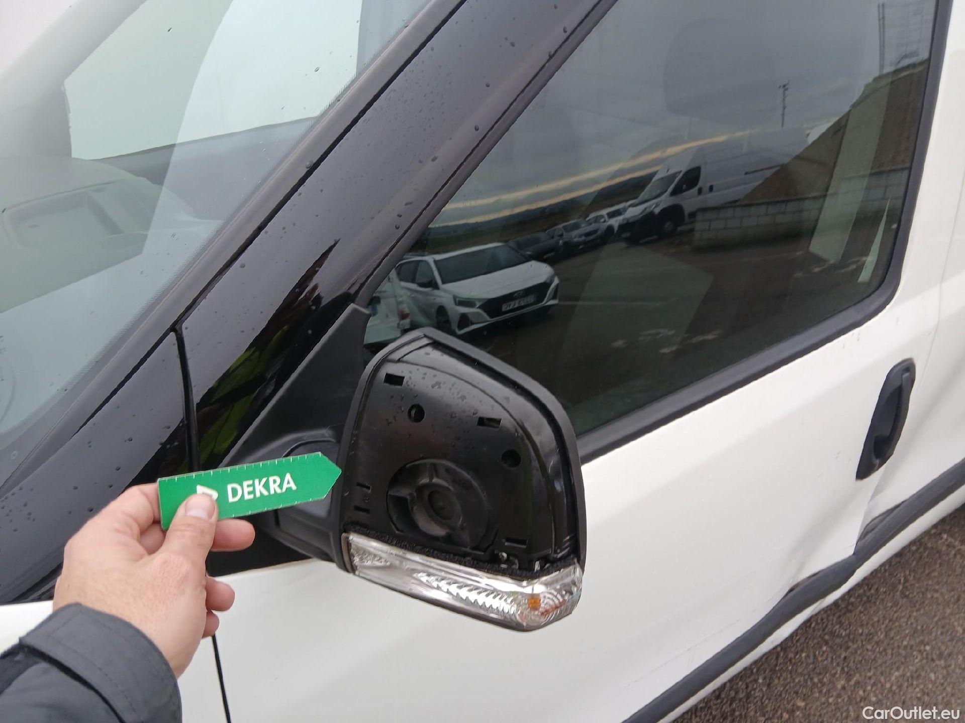  Fiat  Doblo FIAT Doblò Cargo/2015/4P/furgón derivado de turismo Cargo XL Base Plus 1.6 Mjet 78kW (105CV) #14