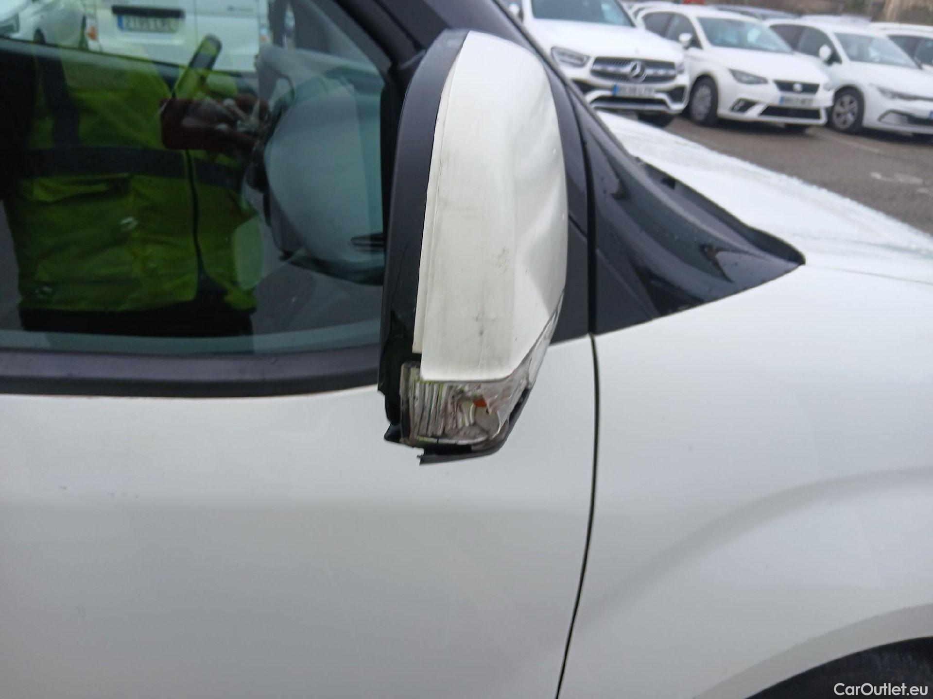  Fiat  Doblo FIAT Doblò Cargo/2015/4P/furgón derivado de turismo Cargo XL Base Plus 1.6 Mjet 78kW (105CV) #39