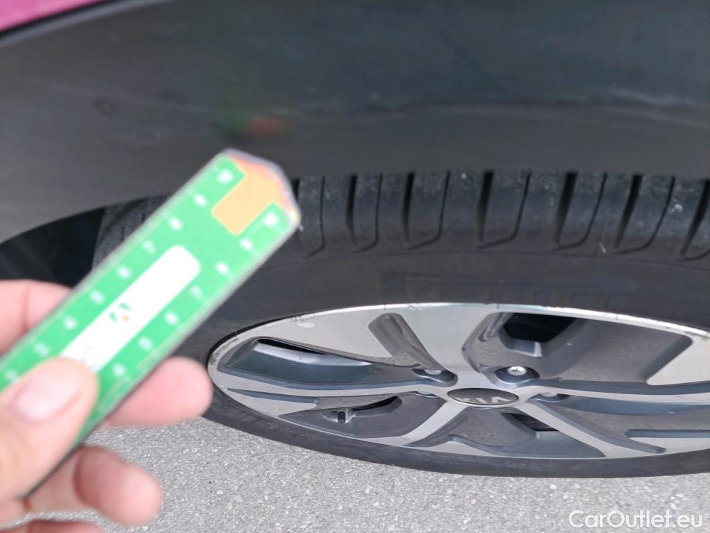  KIA  Niro KIA e- / 2016 / 5P / crossover e- 150kW Emotion (Long Range) #45