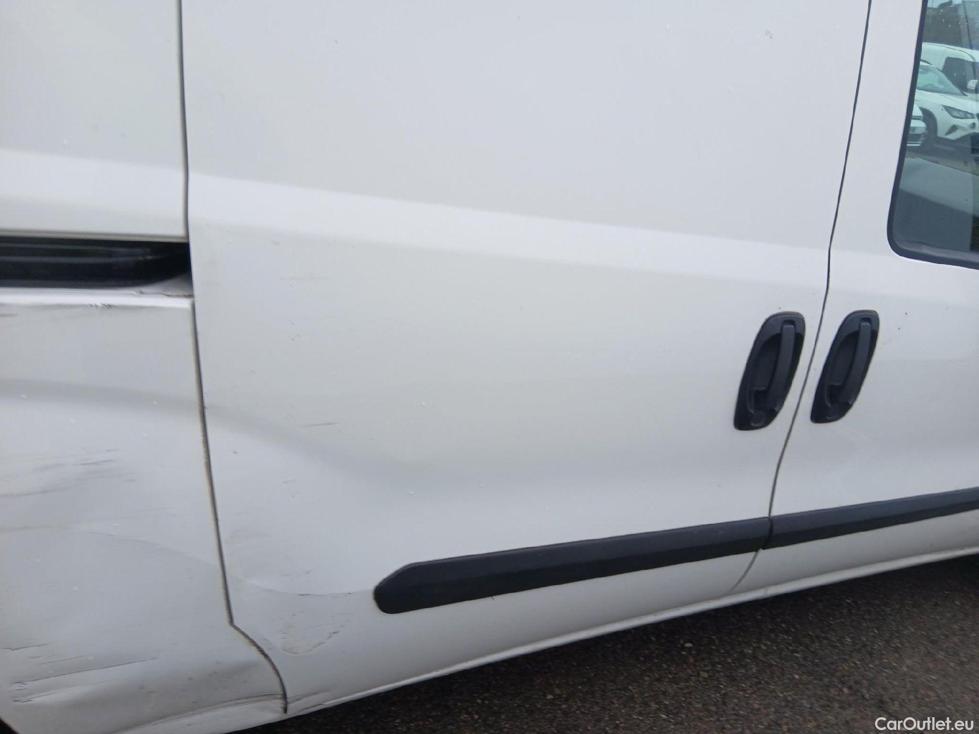  Fiat  Doblo FIAT Doblò Cargo/2015/4P/furgón derivado de turismo Cargo XL Base Plus 1.6 Mjet 78kW (105CV) #34