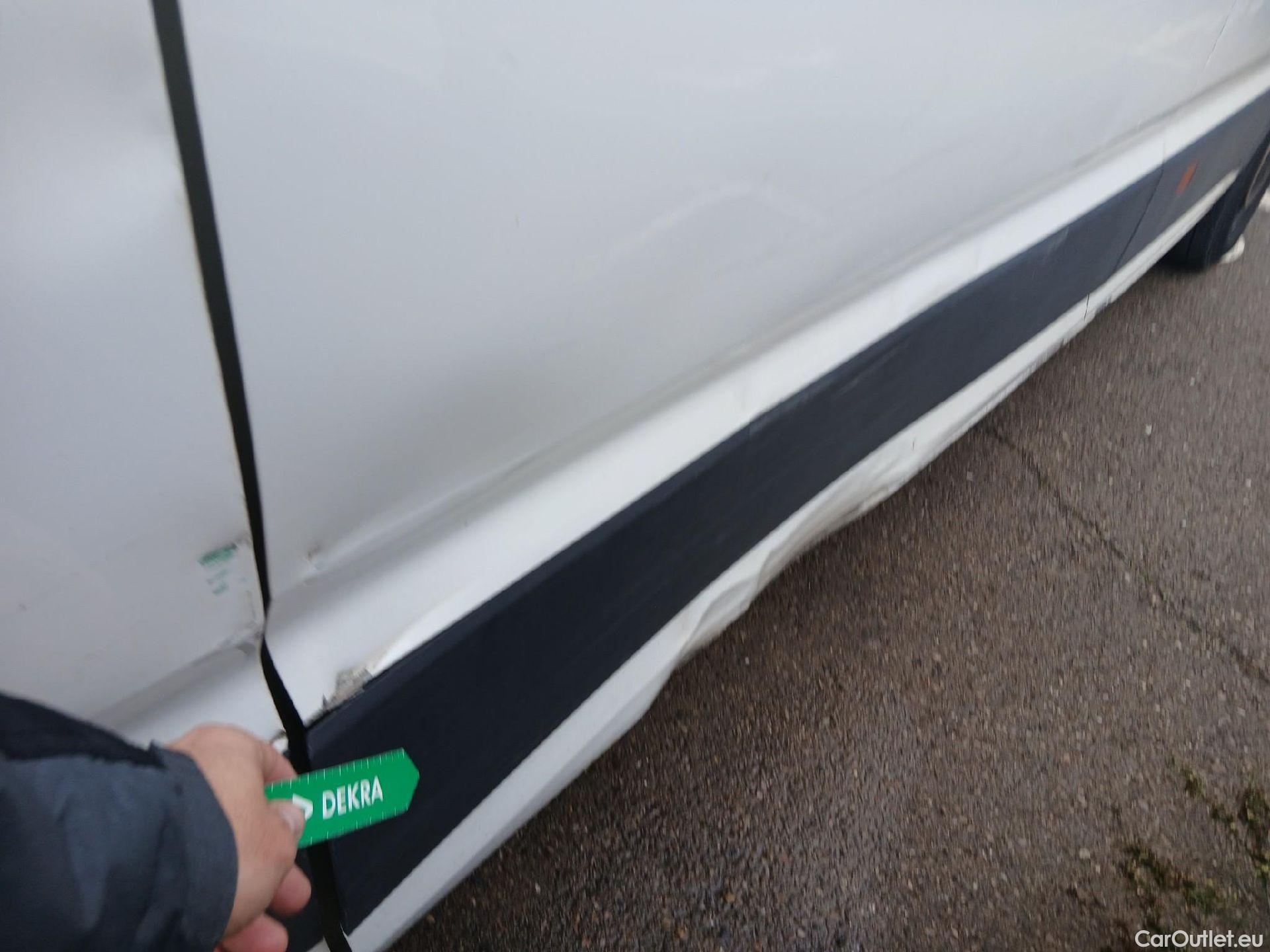  Volkswagen  Crafter VOLKSWAGEN  / 2017 / 4P / furgón 30 Furgón BM TN L3H2 2.0TDI 103kW(140CV) #45