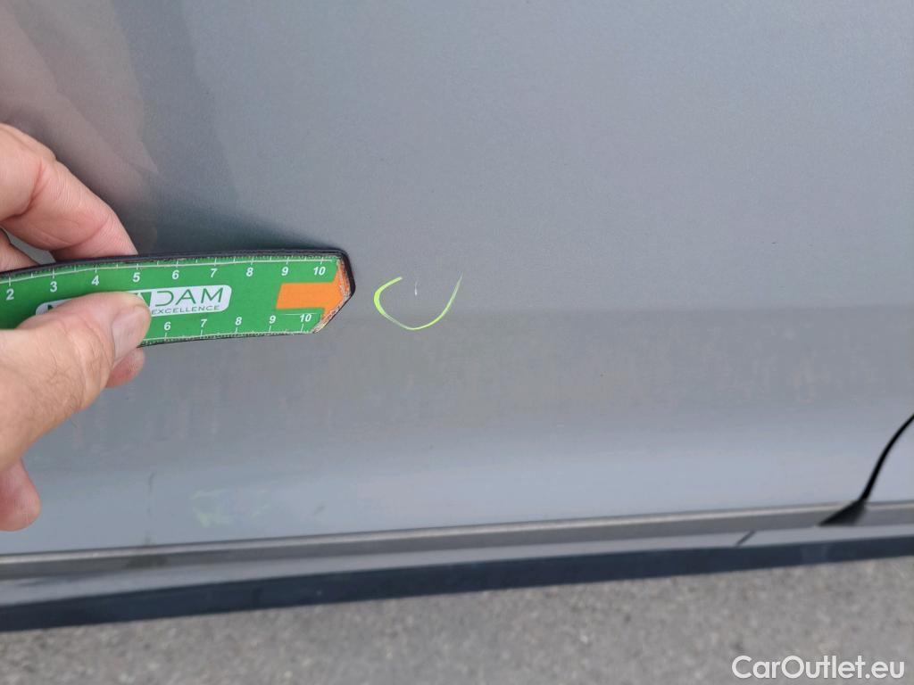  KIA  Niro KIA e- / 2016 / 5P / crossover e- 150kW Emotion (Long Range) #51