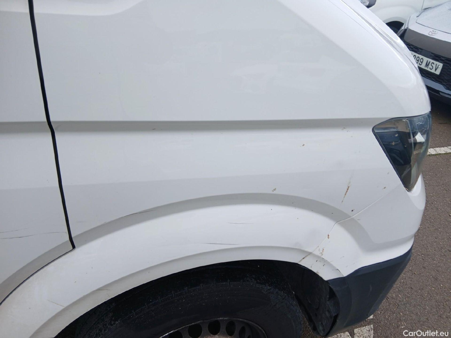  Volkswagen  Crafter VOLKSWAGEN  / 2017 / 4P / furgón 30 Furgón BM TN L3H2 2.0TDI 103kW(140CV) #58