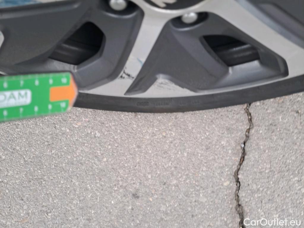  KIA  Niro KIA e- / 2016 / 5P / crossover e- 150kW Emotion (Long Range) #10