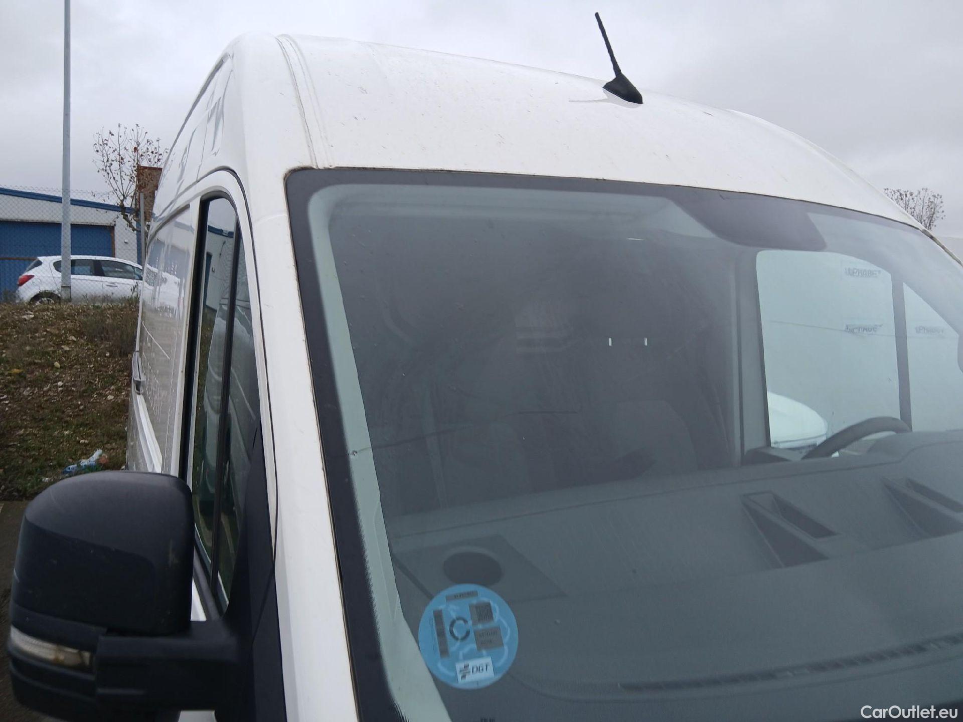  Volkswagen  Crafter VOLKSWAGEN  / 2017 / 4P / furgón 30 Furgón BM TN L3H2 2.0TDI 103kW(140CV) #1