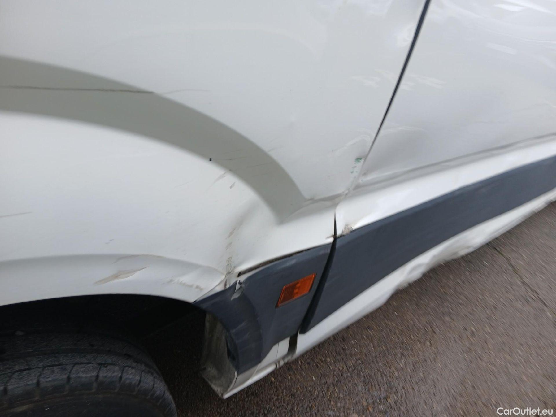  Volkswagen  Crafter VOLKSWAGEN  / 2017 / 4P / furgón 30 Furgón BM TN L3H2 2.0TDI 103kW(140CV) #44