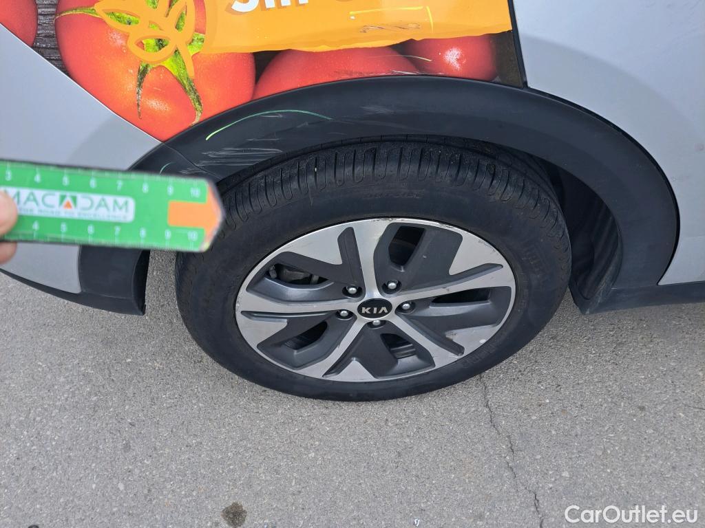  KIA  Niro KIA e- / 2016 / 5P / crossover e- 150kW Emotion (Long Range) #13