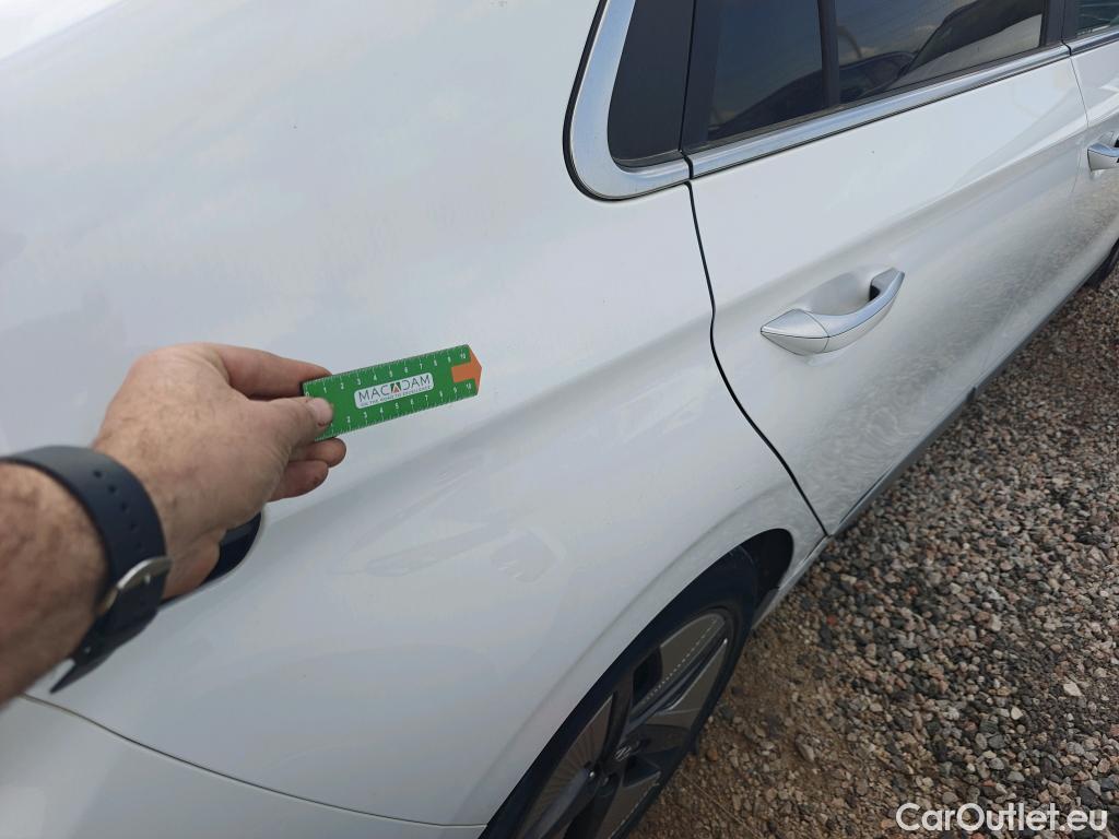  Hyundai   Ioniq HYUNDAI / 2019 / 5P / berlina con portón 1.6 GDI HEV Tecno DCT #1