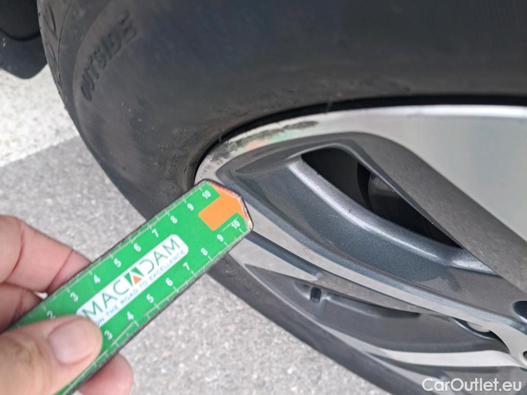  KIA  Niro KIA e- / 2016 / 5P / crossover e- 150kW Emotion (Long Range) #12