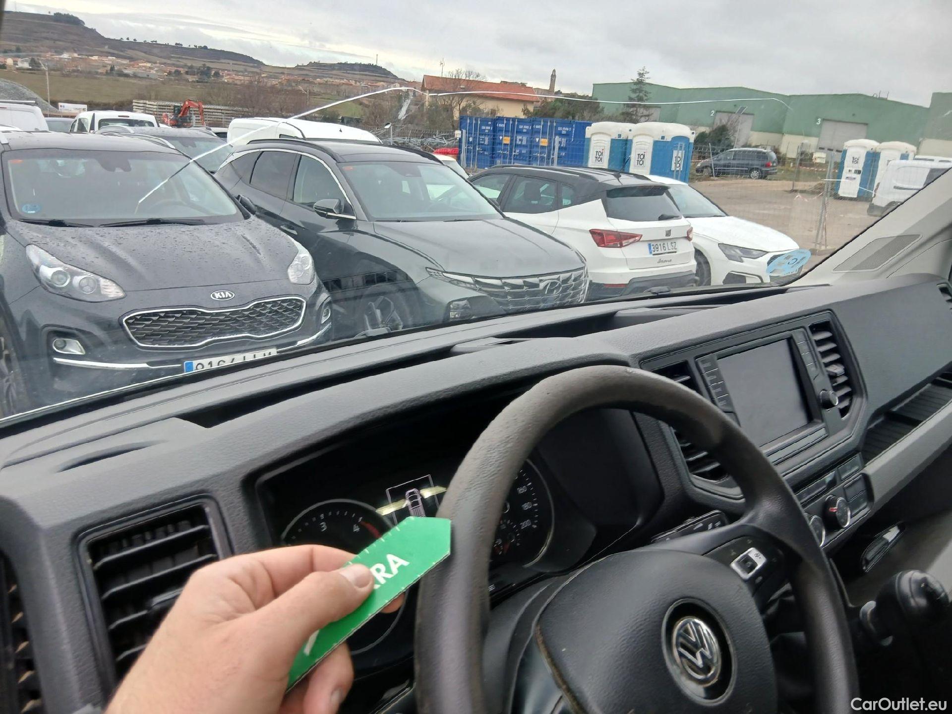  Volkswagen  Crafter VOLKSWAGEN  / 2017 / 4P / furgón 30 Furgón BM TN L3H2 2.0TDI 103kW(140CV) #69