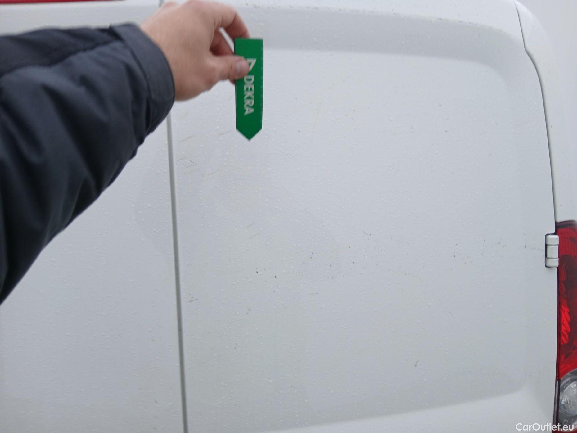  Fiat  Doblo FIAT Doblò Cargo/2015/4P/furgón derivado de turismo Cargo XL Base Plus 1.6 Mjet 78kW (105CV) #27