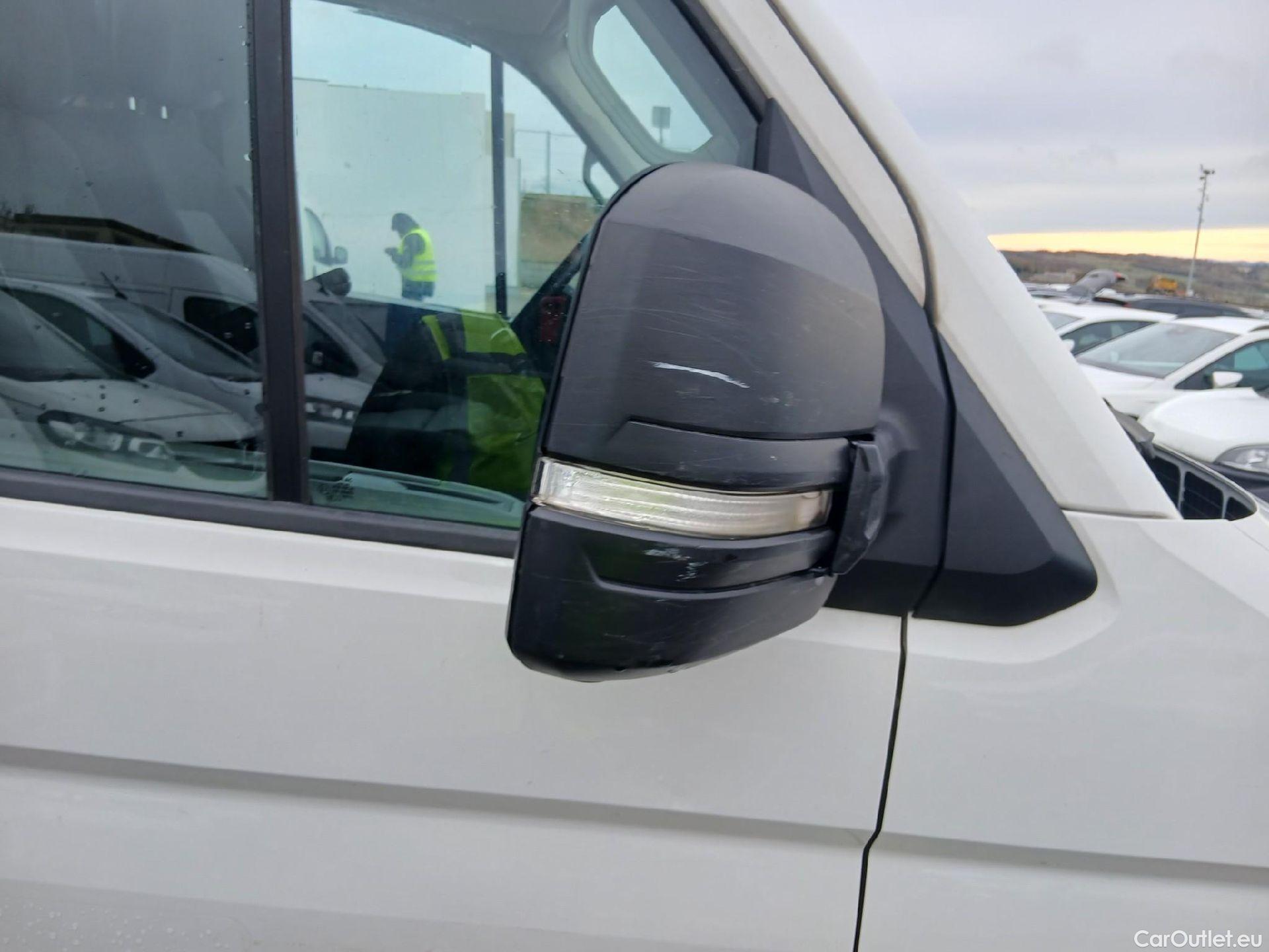  Volkswagen  Crafter VOLKSWAGEN  / 2017 / 4P / furgón 30 Furgón BM TN L3H2 2.0TDI 103kW(140CV) #53