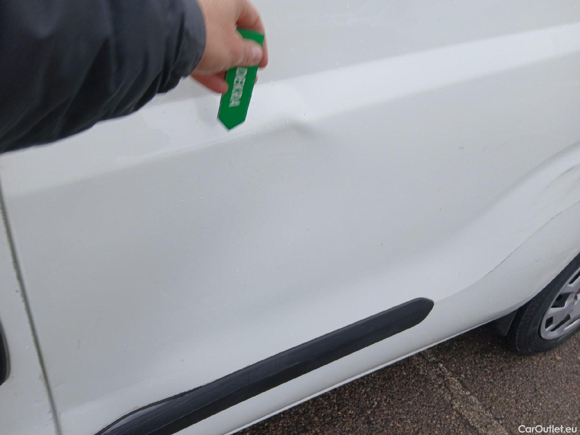  Fiat  Doblo FIAT Doblò Cargo/2015/4P/furgón derivado de turismo Cargo XL Base Plus 1.6 Mjet 78kW (105CV) #19