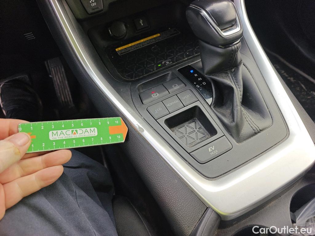  Toyota  RAV4 TOYOTA  / 2018 / 5P / todoterreno 2.5l 220H Advance #9