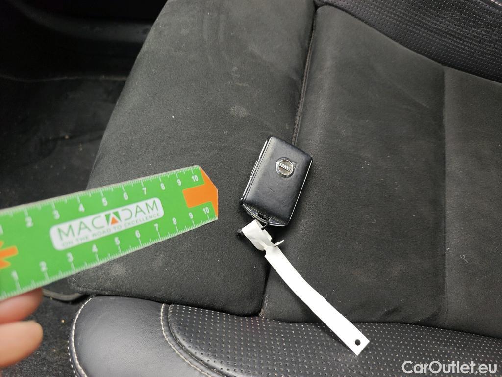  Volvo  XC 40 VOLVO XC40 / 2017 / 5P / todoterreno 1.5 T3 R-Design Auto #2