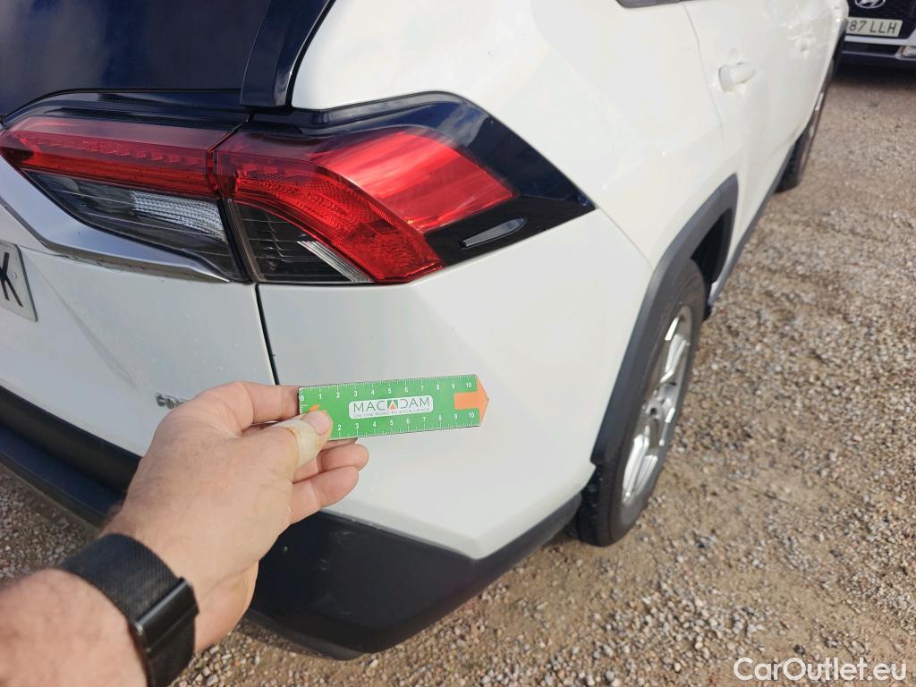  Toyota  RAV4 TOYOTA  / 2018 / 5P / todoterreno 2.5l 220H Advance #38