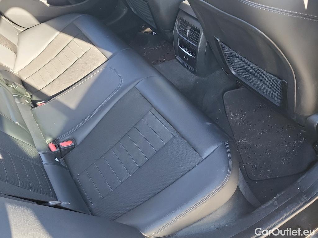  Bmw  Serie 3 BMW  / 2018 / 4P / sedán 318d Auto. #26