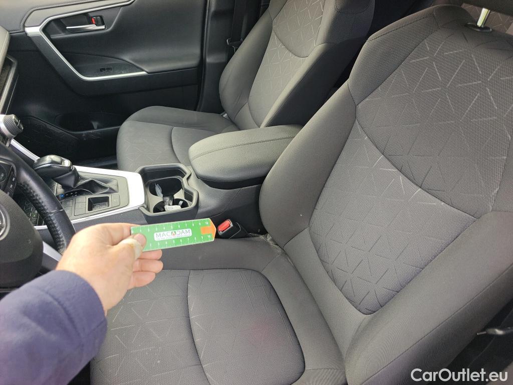  Toyota  RAV4 TOYOTA  / 2018 / 5P / todoterreno 2.5l 220H Advance #13