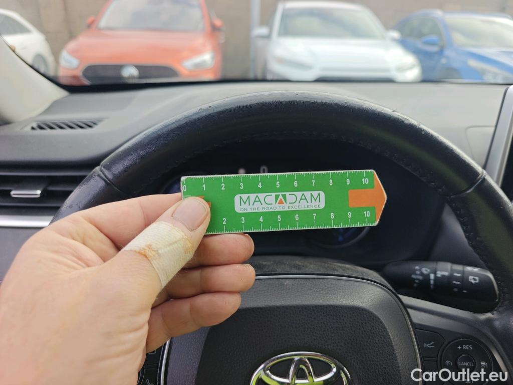  Toyota  RAV4 TOYOTA  / 2018 / 5P / todoterreno 2.5l 220H Advance #19