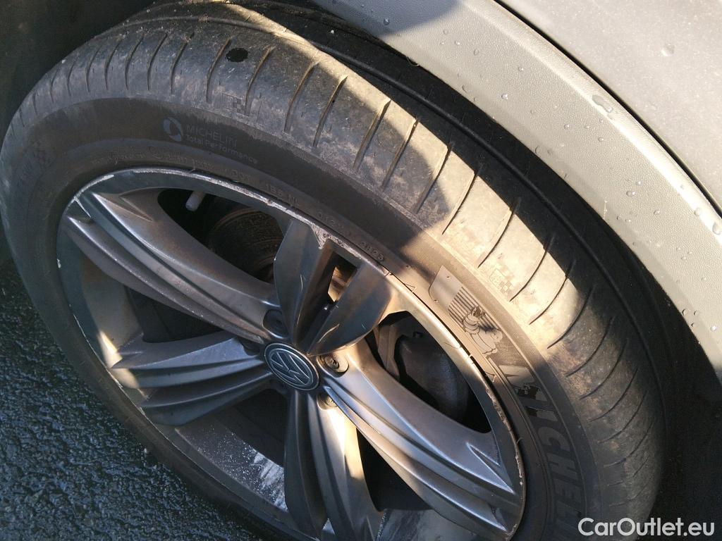  Volkswagen  Tiguan VOLKSWAGEN  Allspace / 2017 / 5P / todoterreno Sport 2.0 TDI 110kW (150CV) 4Motion DSG #3