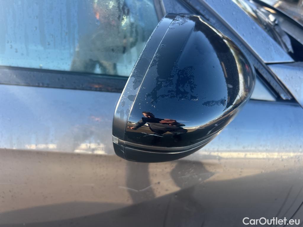  Peugeot  508 PEUGEOT  / 2018 / 5P / berlina con portón 5P Active Pack BlueHDi 130 S&S EAT8 (AC) #26