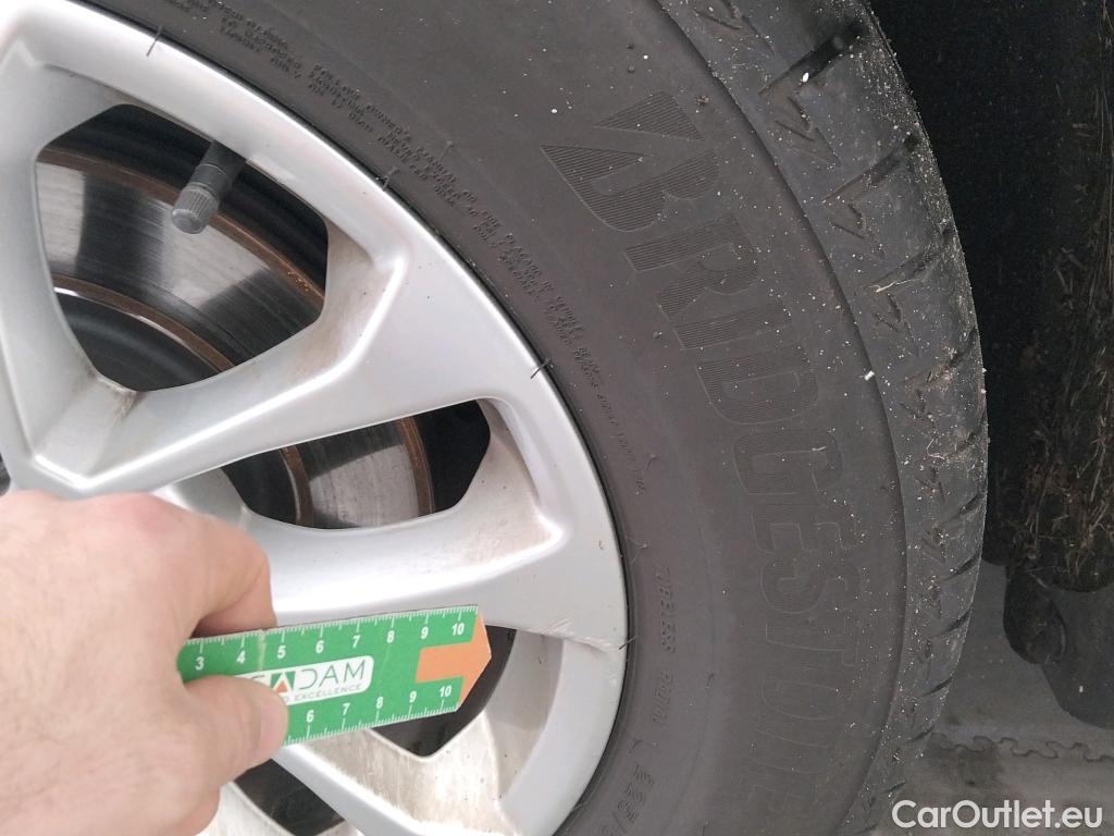  Ford  Kuga FORD  / 2019 / 5P / todoterreno Titanium 2.5 Duratec FHEV 140kW Auto #36