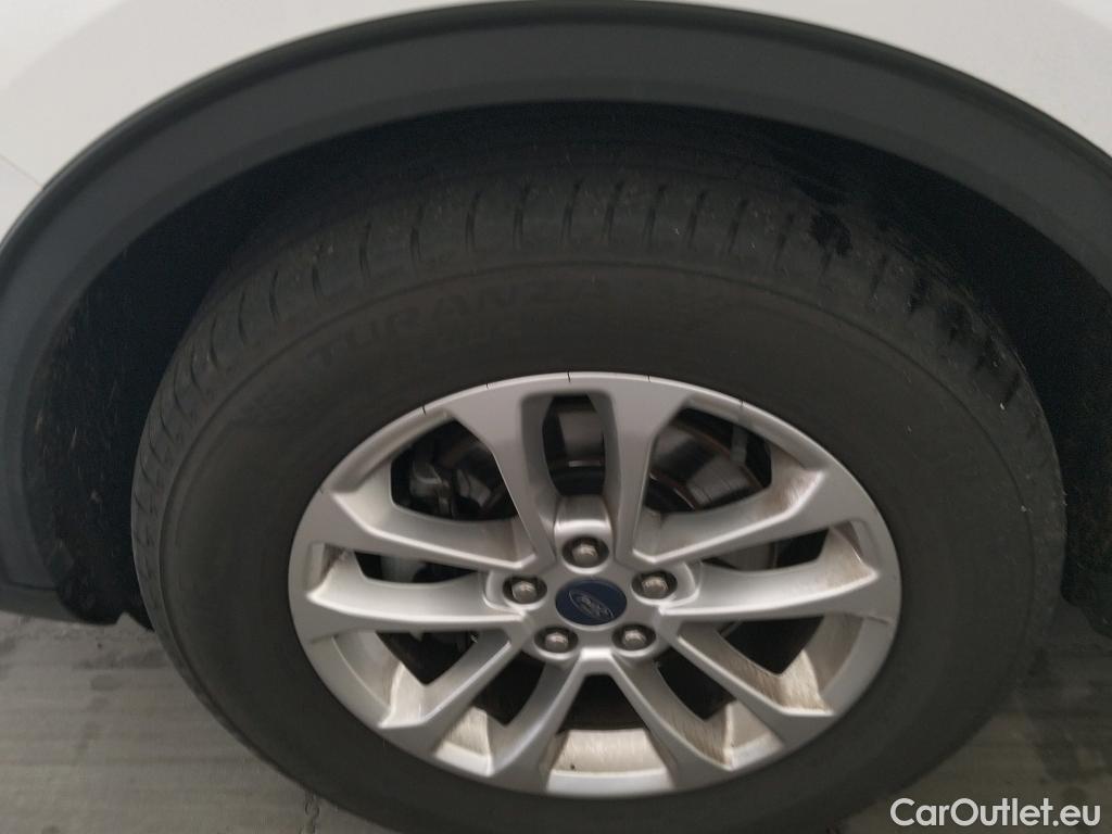  Ford  Kuga FORD  / 2019 / 5P / todoterreno Titanium 2.5 Duratec FHEV 140kW Auto #35