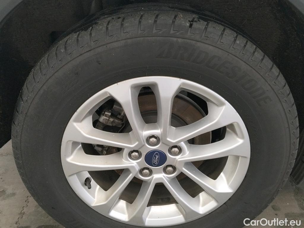  Ford  Kuga FORD  / 2019 / 5P / todoterreno Titanium 2.5 Duratec FHEV 140kW Auto #5