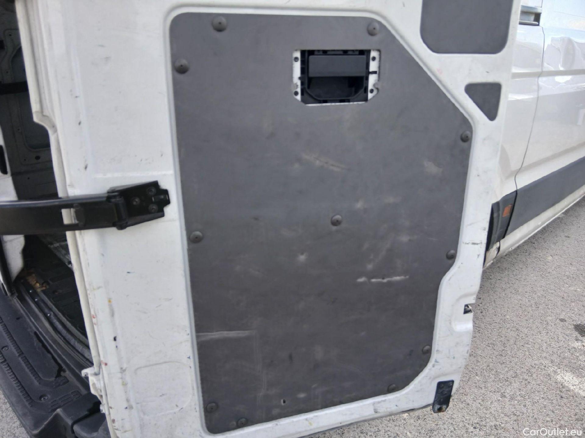  Volkswagen  Crafter VOLKSWAGEN  / 2017 / 4P / furgón 35 Furgón BM TN L3H2 2.0TDI 103kW(140CV) #43