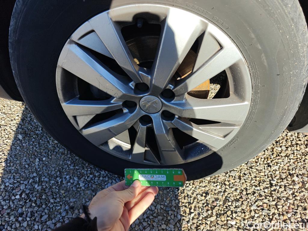  Peugeot  3008 PEUGEOT  / 2016 / 5P / todoterreno 1.5L BlueHDi 96kW (130CV) S&S Active #21