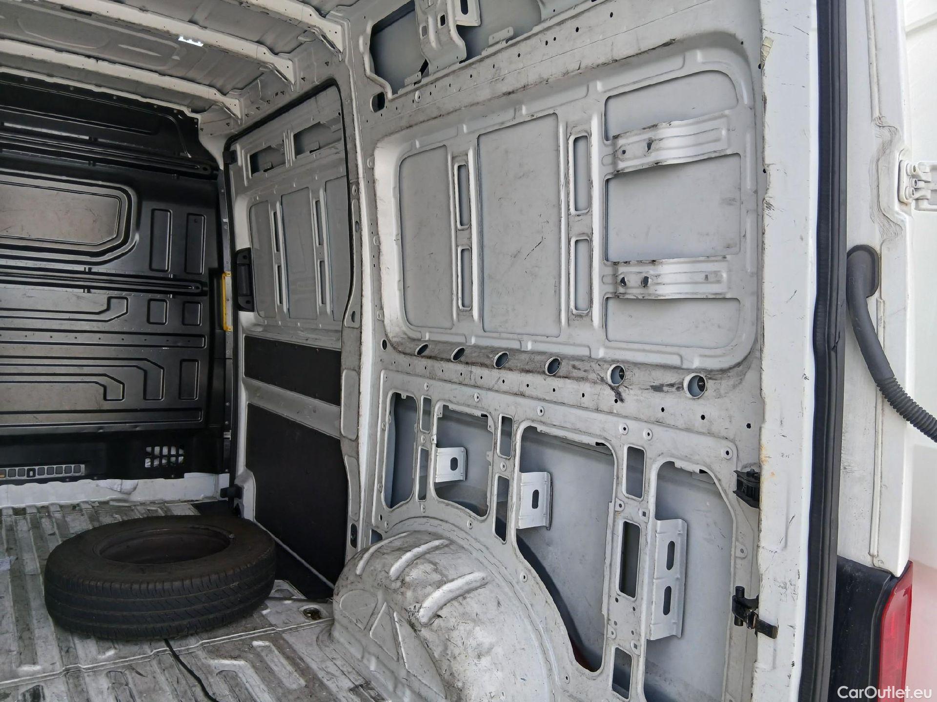  Volkswagen  Crafter VOLKSWAGEN  / 2017 / 4P / furgón 35 Furgón BM TN L3H2 2.0TDI 103kW(140CV) #28